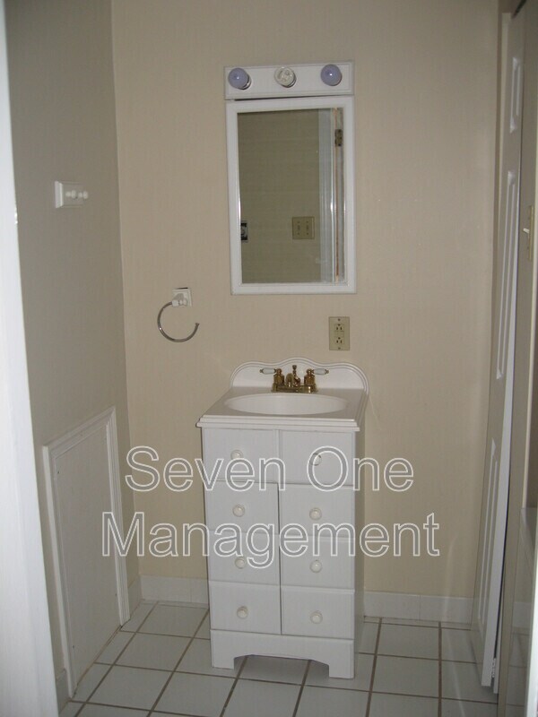 Photo - 497 Conarroe St