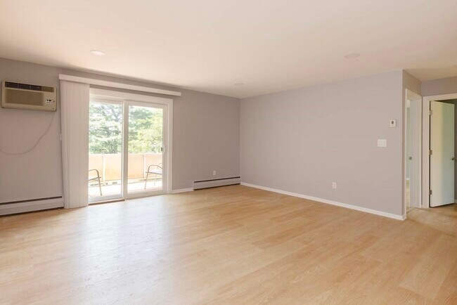 Photo - 33 Jacqueline Rd Unit E