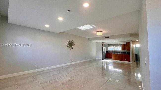 Building Photo - 621 NE 8th Ave