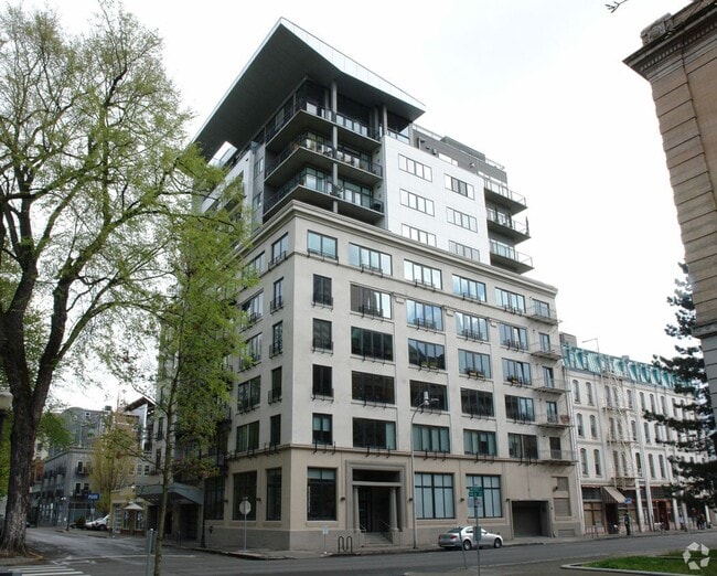 Building Photo - North Block Condo Available- Fully Remodeled Studio ! Unit 603