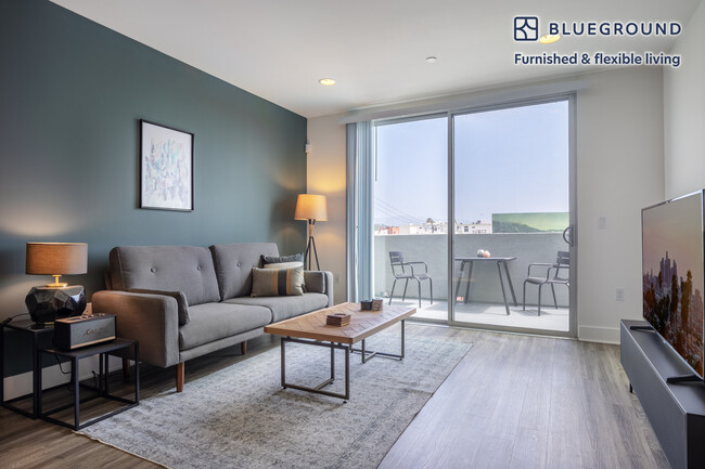Building Photo - 10473 Santa Monica Blvd Rental