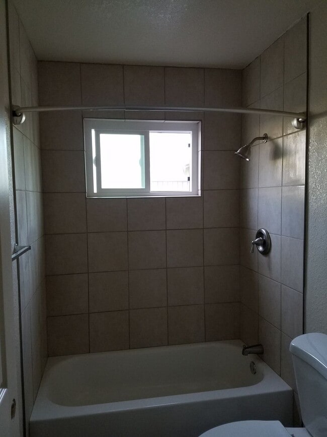 Photo - L150 - Orange Garden Apartments