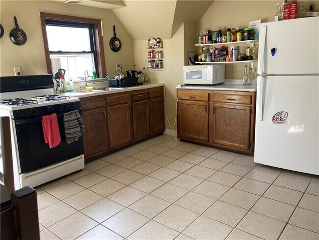 Photo - 301 1/2 S Winebiddle St