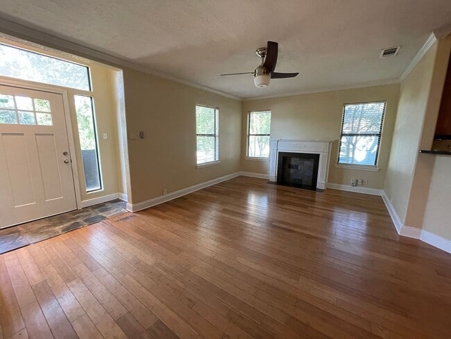 Photo - 1038 E 43rd St Unidad A