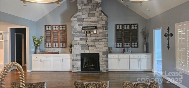 Photo - 211 Scottish Highland Rd