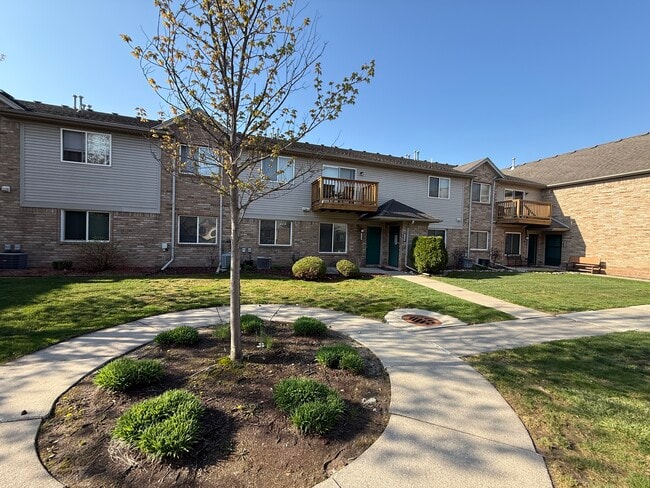 Photo - 2216 Frazho Rd