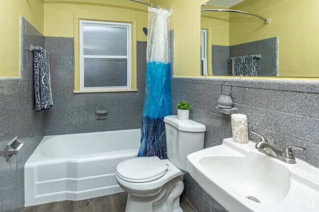 1BR, 1BA - 750 SF Upper - RCI Manderson