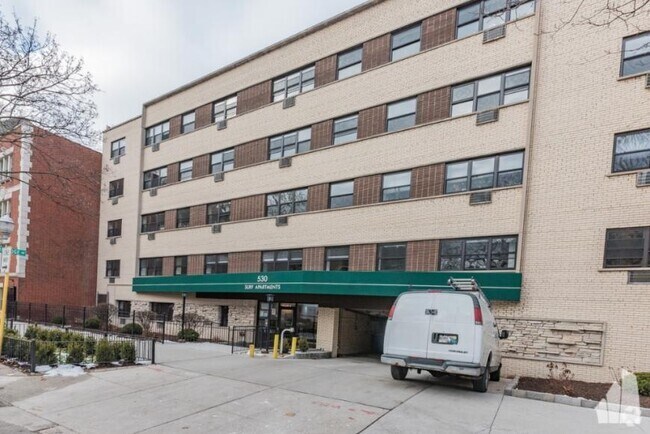 Building Photo - 1 bedroom in Chicago IL 60657 Unit 402 Rental