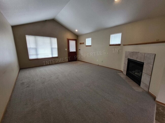 Photo - 3bd 2 ba Townhouse w/Washer/Dryer in Unit, Yard and Garage!