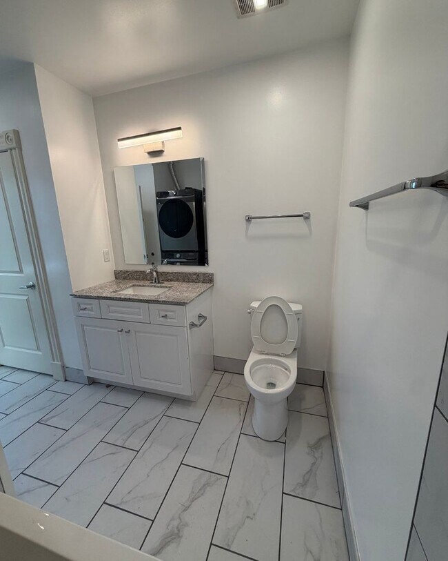 Photo - 4397 Unit 4397B