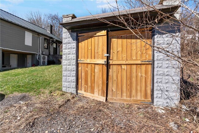 Photo - 813 Bower Hill Rd