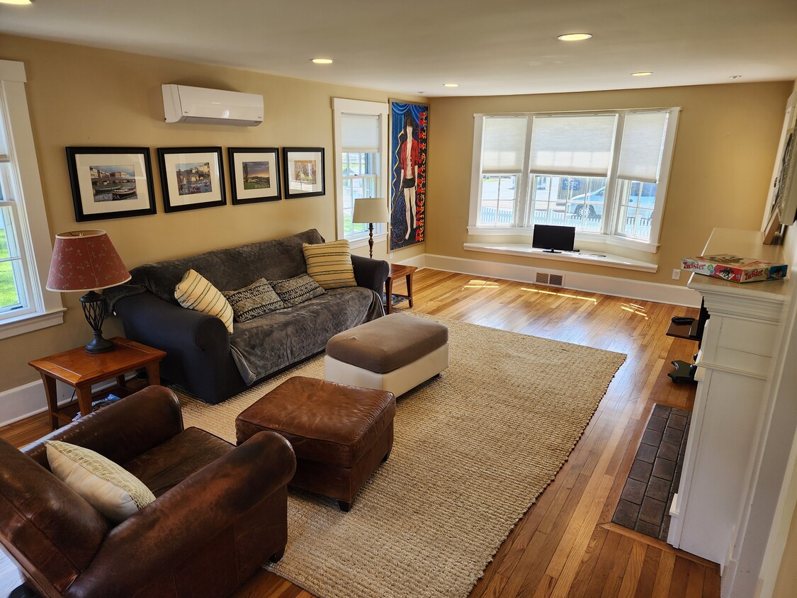 Living Room - 211 Elm St (Dartmouth, MA)