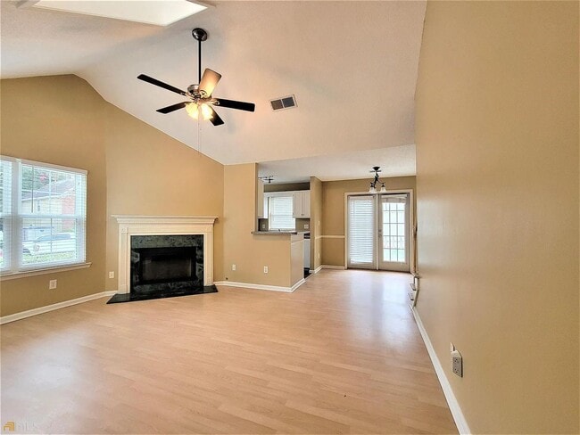 512 N Fairfield Dr