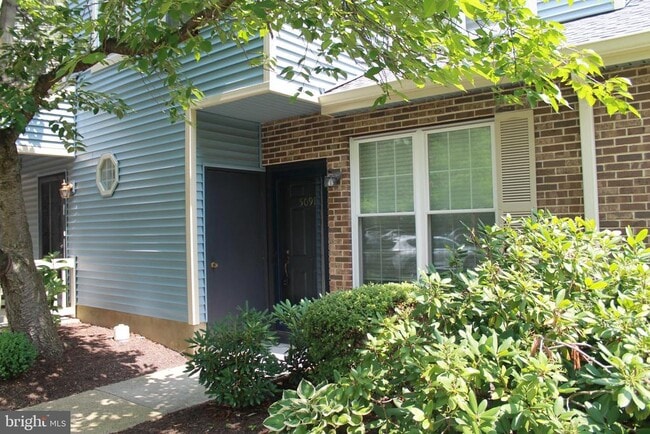 Building Photo - 5091 Beech Ct