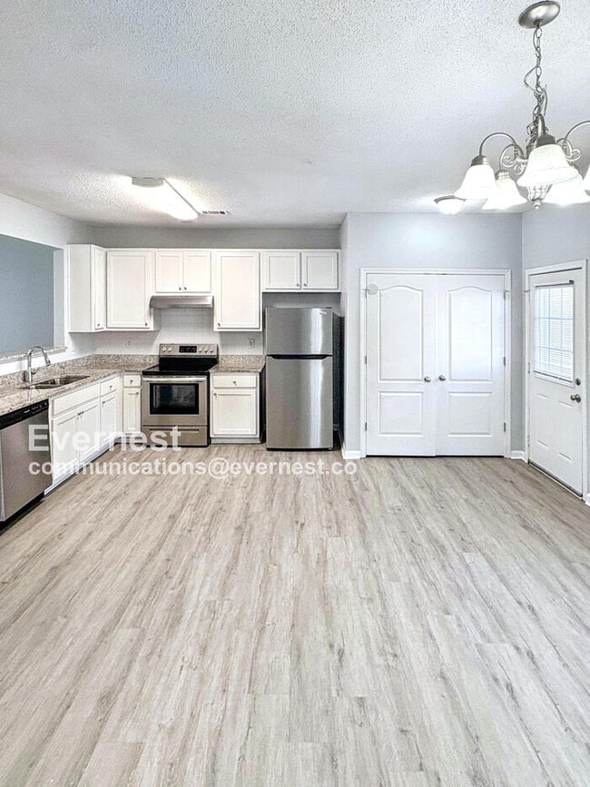 Photo - 8625 Thomas Ln