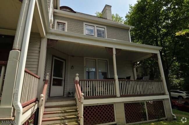 Building Photo - 76 Western Ave Unit 2 Rental