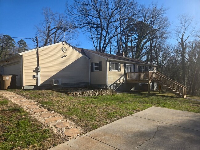 Photo - Fully remodeled 3br/2.5ba in Holston Hills