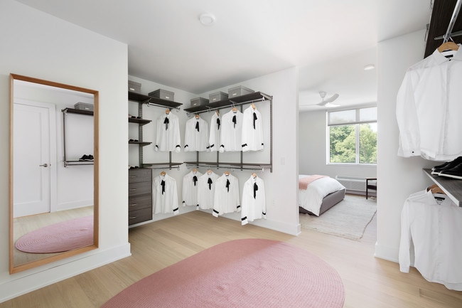 3BR B Wardrobe - The Duchess