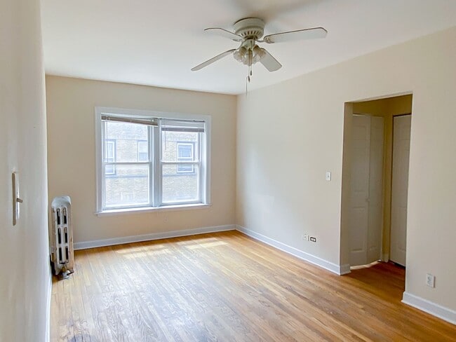 Photo - 3912-28 N. Pine Grove