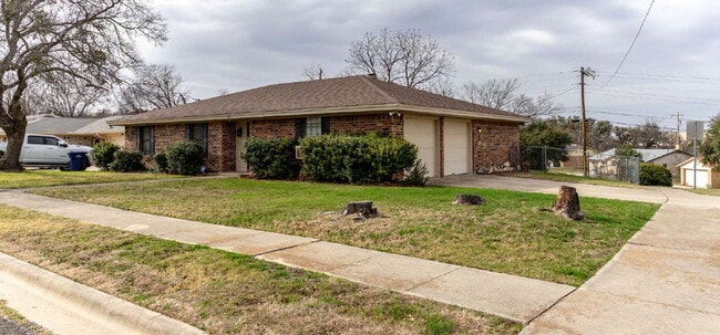Photo - "Charming 3-Bed, 2-Bath Home in Copperas Cove – walking distance to local schools!"