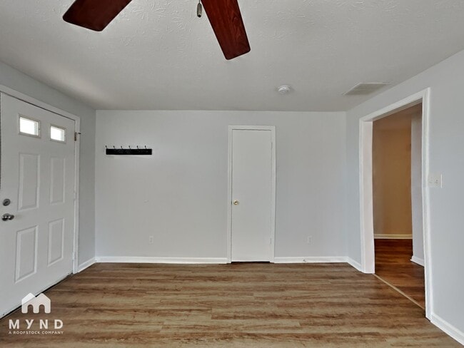 Photo - 808 W Smith Valley Rd