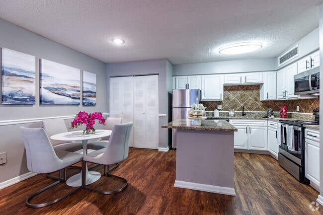 2 BR, 2 BA - 952SF - Topaz Riviera