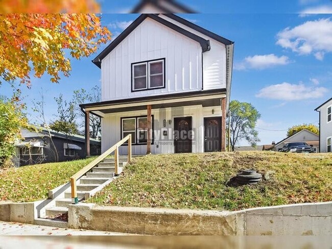 Photo - 2809 E Riverside Dr