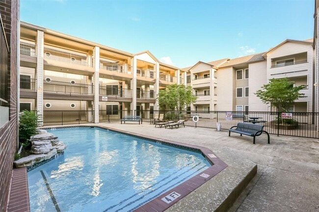 Photo - 501 W 26th St Unit 304