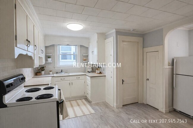 Building Photo - 45 Oxford St Unit 2