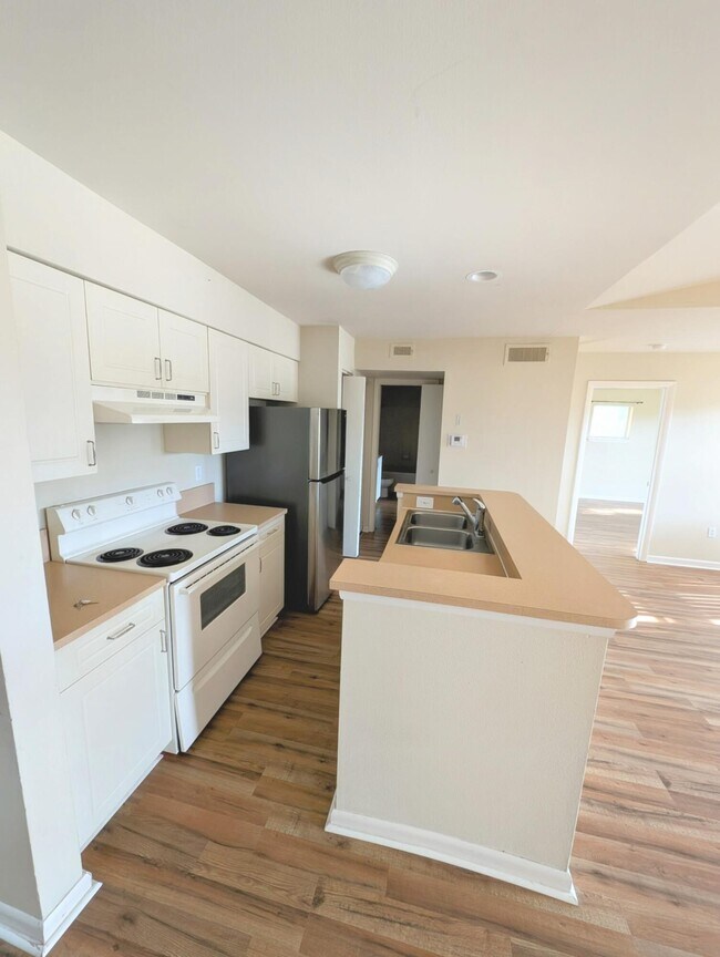 Photo - 4863 Via Palm Lakes Unit 811