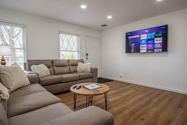 Photo - 1110 Cedarbrook Dr