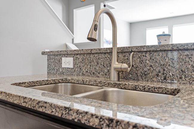 Photo - 525 Timpson Ave