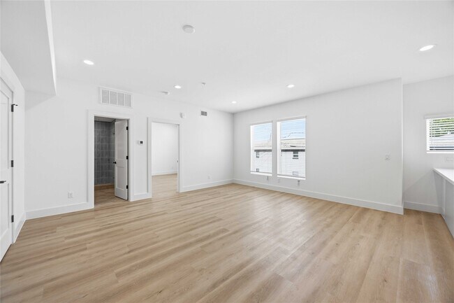 Building Photo - 5408 San Jose St Unit B1