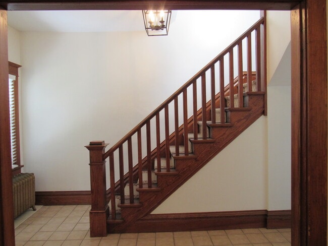 Photo - 2513 East St