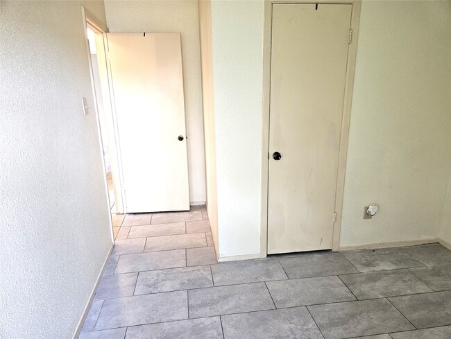 Building Photo - 8215 Summer Quail Dr