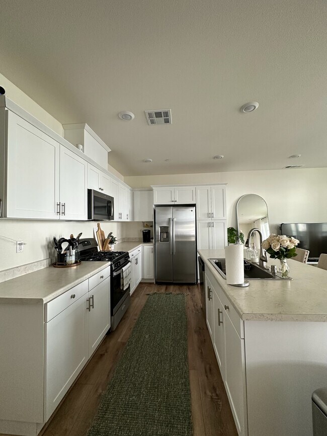 Photo - 30321 Town Square Dr