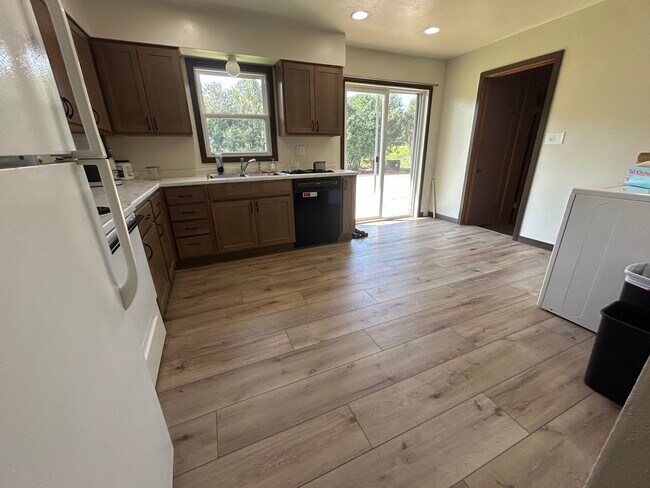 Photo - 1421 Starbeck Cir