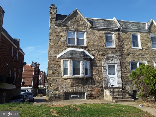 1226 Hellerman St Unit 2nd Floor