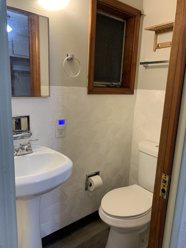 Photo - 2017 Veronica St