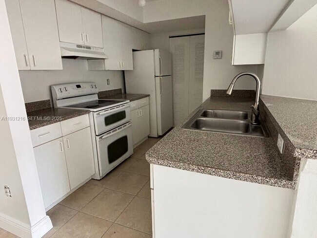 Photo - 440 S Park Rd Unit 4-303