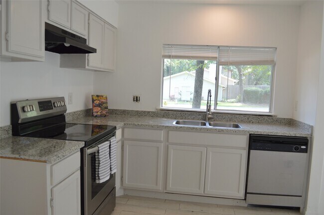 Photo - 1212 E Red Cedar Cir