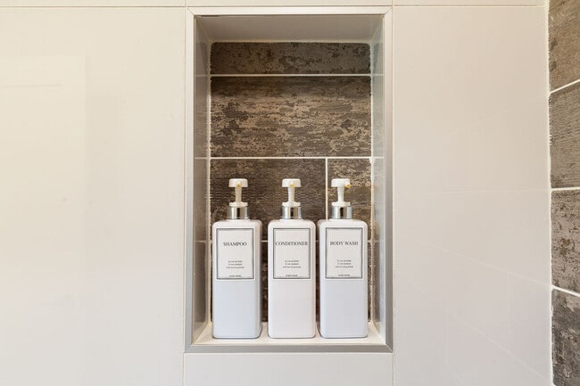 Photo - 65 W Dravus St Unidad SI ID1035898P