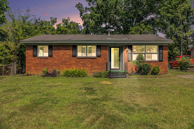 Photo - 436 Wedgeworth Rd