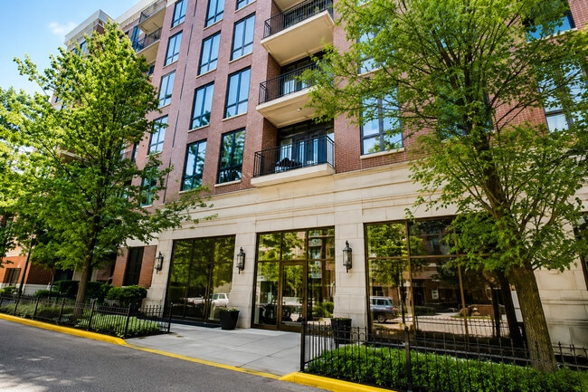 Building Photo - 343 W Old Town Ct Unit 309A