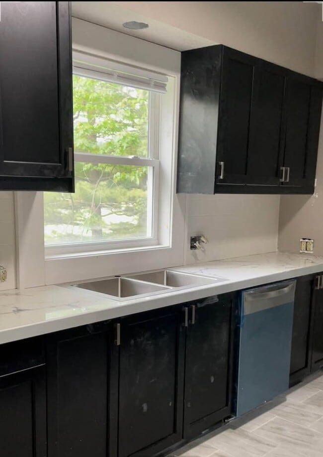 Building Photo - 615 4th Ave NE Unit 1