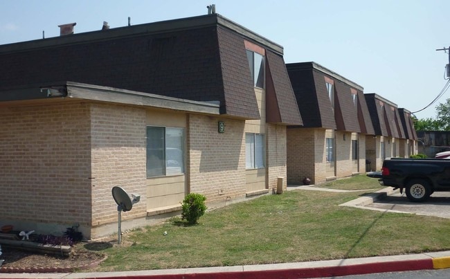 Arbour Oaks - Arbour Oaks Apartments
