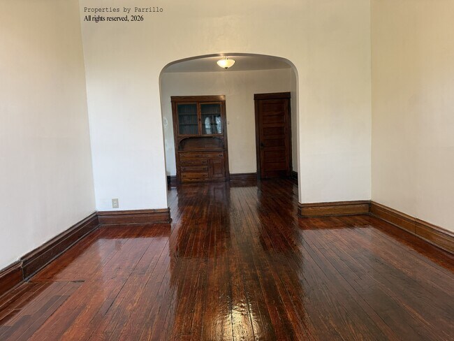 Sala de estar (toma alternativa): 2.º piso, 1514 West Balmoral Ave. - 1514 W Balmoral Ave Unidad 2nd Floor