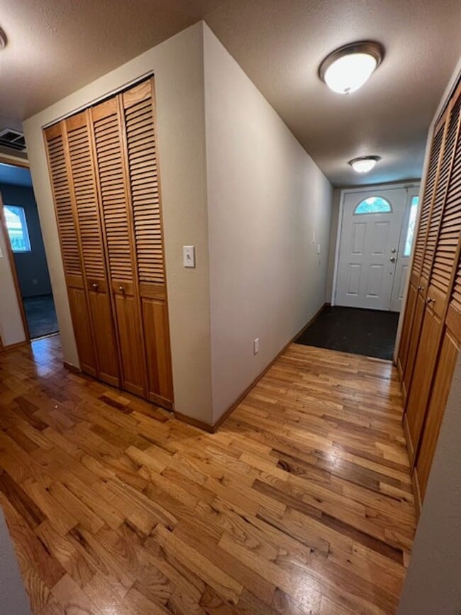 Photo - 4 Bedroom, 2 Bath Rambler, Large Fenced back yard, Attached Garage.