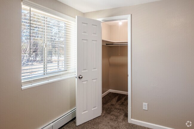 2BR, 1BA - 650SF - Bedroom Closet - The Flats on Quebec