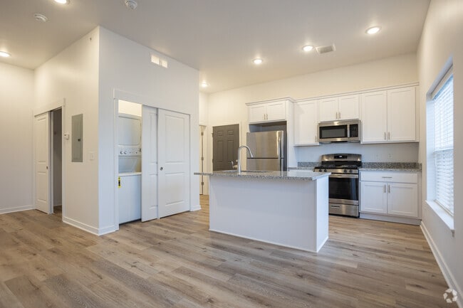 Studio, 1 BA - 504 SF